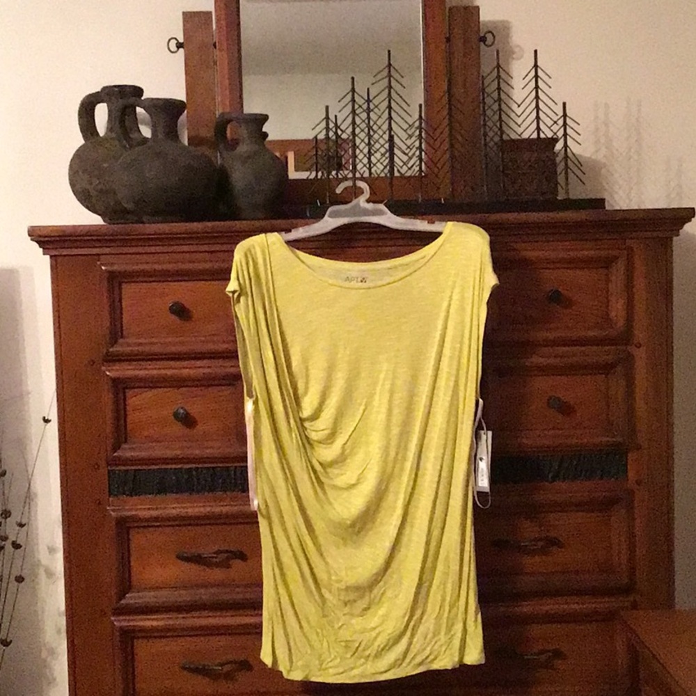 Extra large, women’s sleeveless top by Apt 9. New with tags.